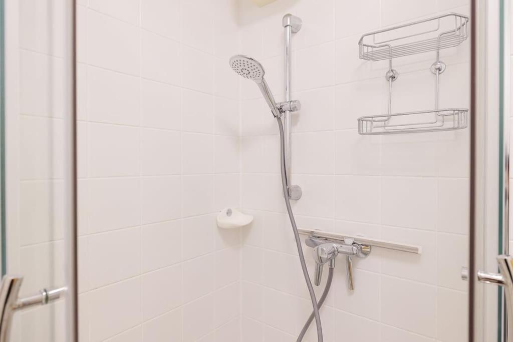 New! Cozy & Lovely Home In The 3Rd District Вена Экстерьер фото