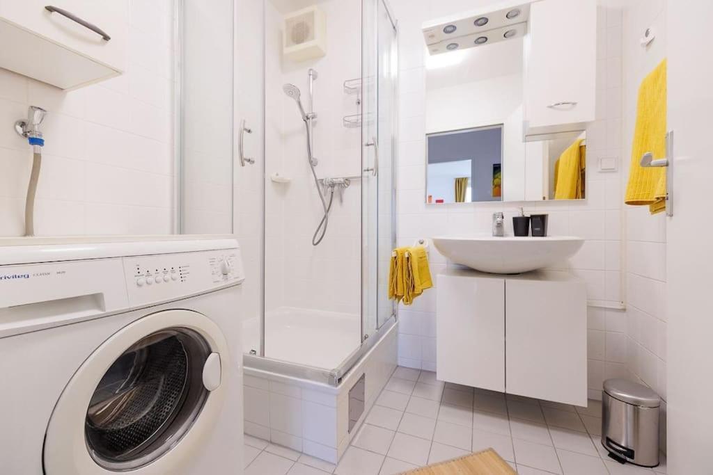 New! Cozy & Lovely Home In The 3Rd District Вена Экстерьер фото