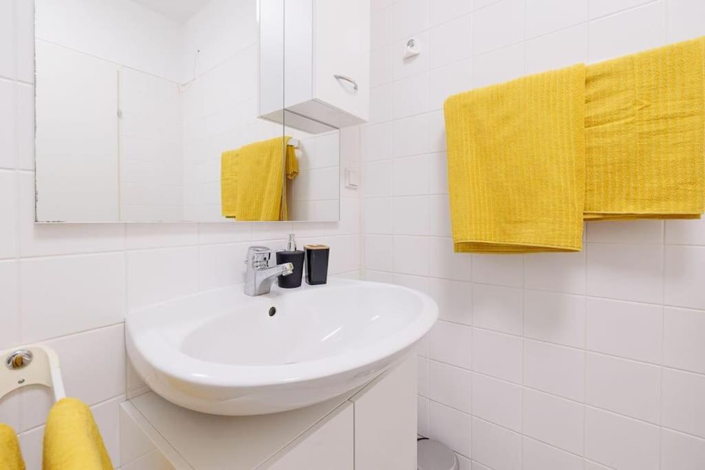 New! Cozy & Lovely Home In The 3Rd District Вена Экстерьер фото