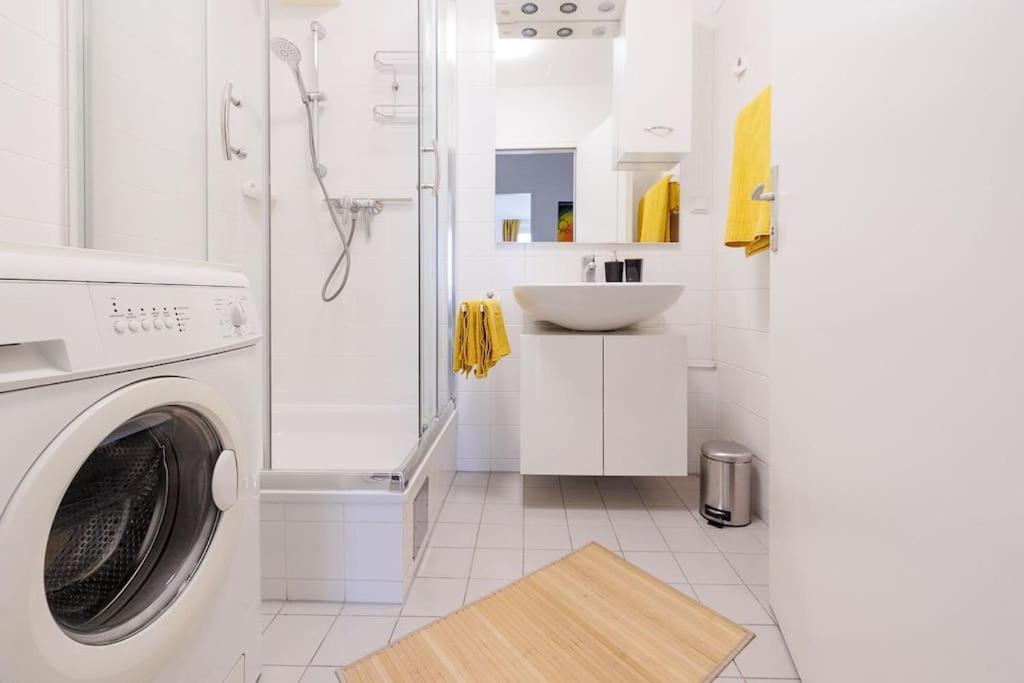 New! Cozy & Lovely Home In The 3Rd District Вена Экстерьер фото